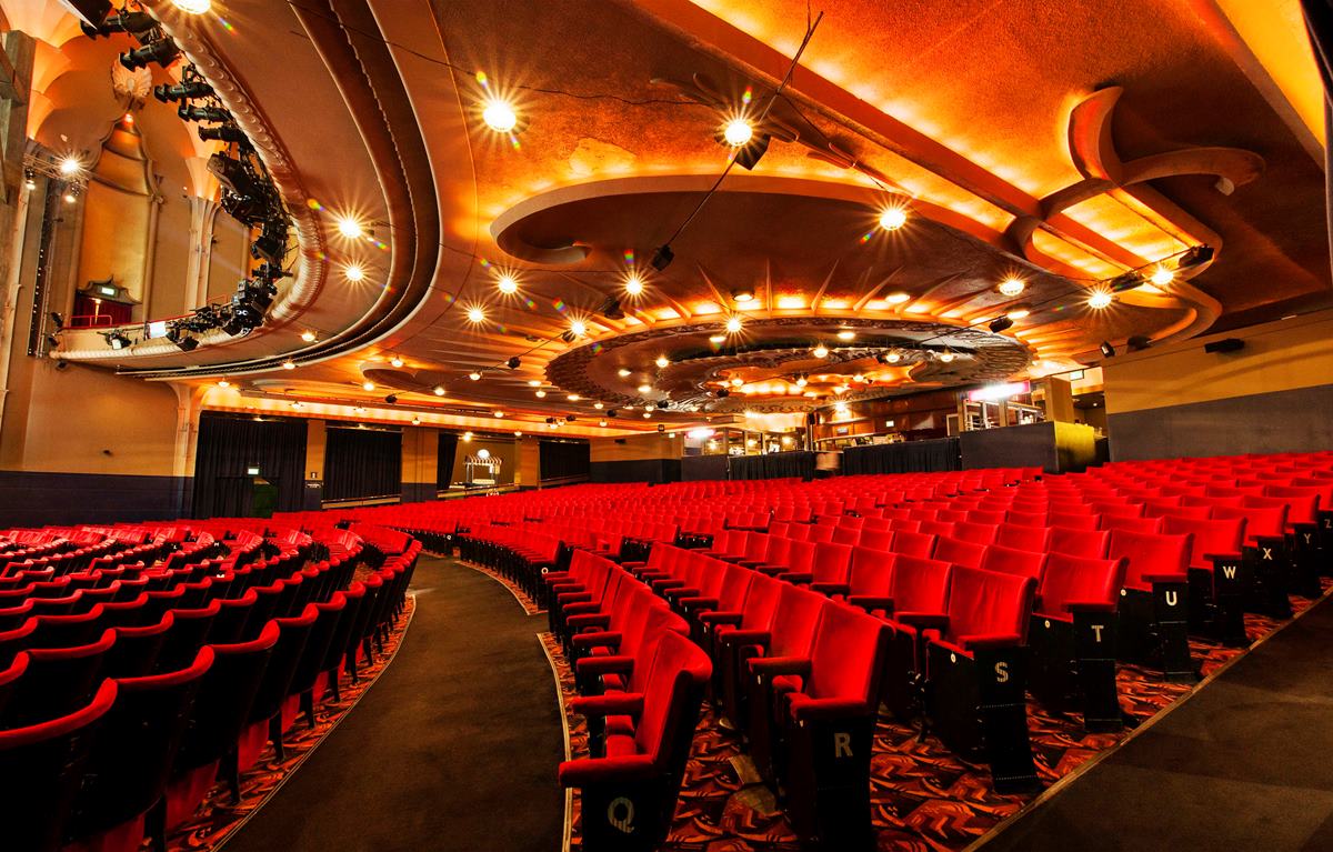 Theater seating. Apollo Victoria Theatre. Appollo Victoria Theater. Театр Виктории в Лондоне. Apollo театр London.